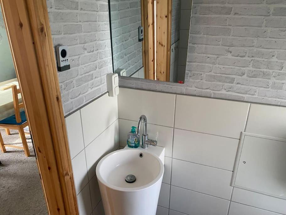 Bungalow Im Gruenen Werneuchen Buitenkant foto